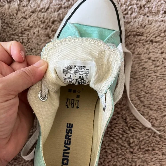 Converse shoes - Picture 2 of 4